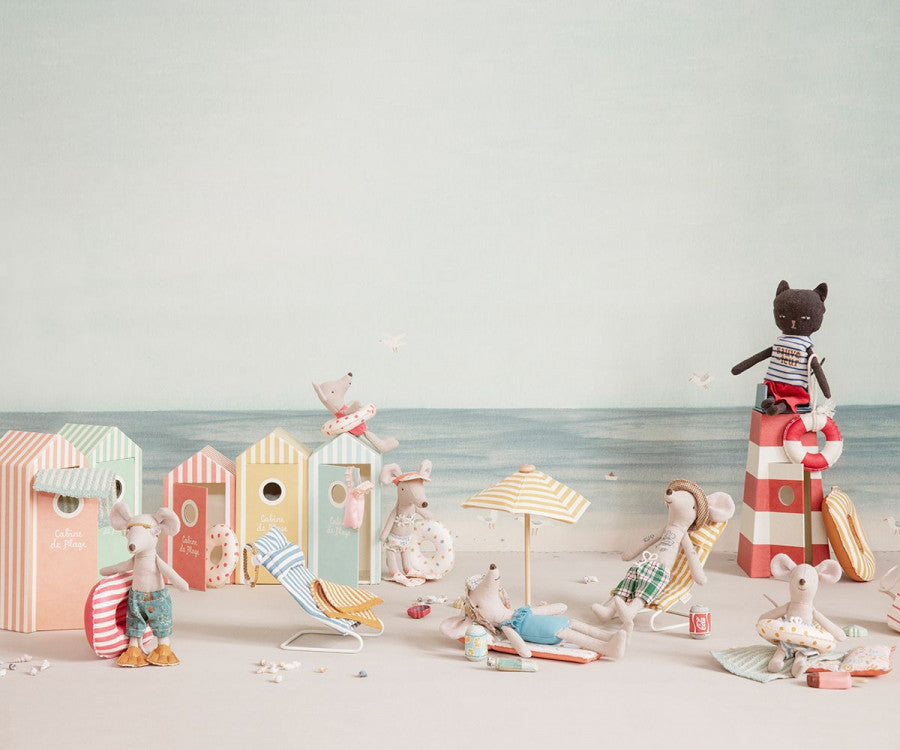 Maileg Beach Mice, Little Brother in Cabin de Plage